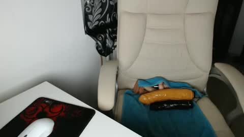Snapshot of elssa_rush chatting on March 3, 10:51 pm elssa_rush online show from March 3, 10:51 pm