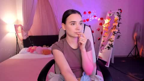 Elvienne online show from July 18, 3:10 am