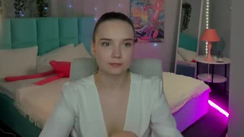 Elvienne online show from May 20, 3:36 am