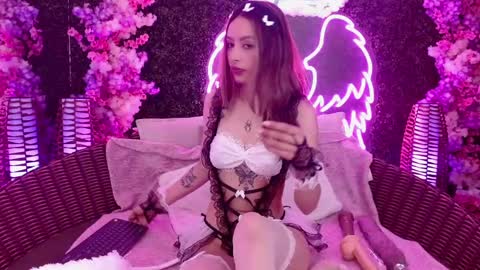 Elysia online show from March 6, 2:08 pm