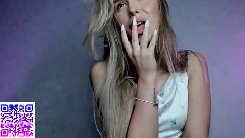 Snapshot of elysia_xo chatting on October 3, 10:37 pm Elysia online show from October 3, 10:37 pm