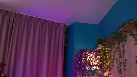 Elyssa online show from December 4, 8:20 pm