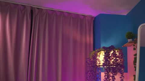 Elyssa online show from April 4, 6:40 pm