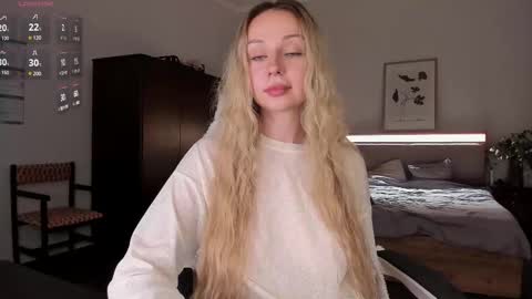 Snapshot of em_emilie chatting on September 27, 3:30 pm Emilie online show from September 27, 3:30 pm