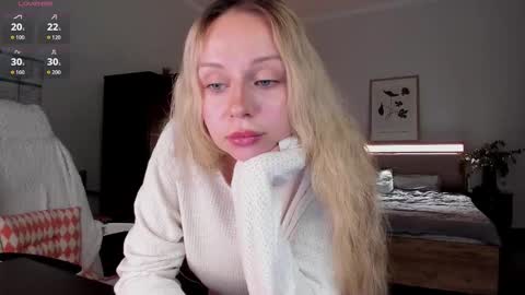 Snapshot of em_emilie chatting on September 17, 7:34 pm Emilie online show from September 17, 7:34 pm