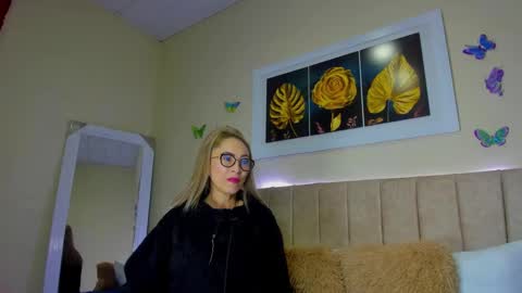 Snapshot of ema_garciaa chatting on October 2, 12:32 pm ema garcia online show from October 2, 12:32 pm
