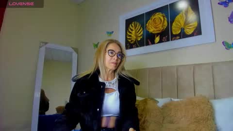 Snapshot of ema_garciaa chatting on October 5, 11:59 am ema garcia online show from October 5, 11:59 am