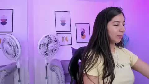 Snapshot of ema_louisx chatting on December 12, 12:22 pm Ema louisx online show from December 12, 12:22 pm