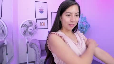 Snapshot of ema_louisx chatting on December 11, 12:23 pm Ema louisx online show from December 11, 12:23 pm