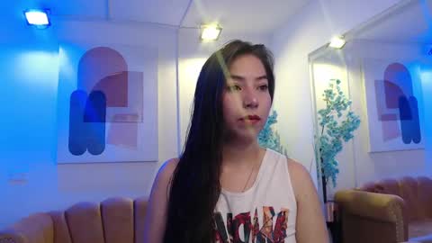 Snapshot of ema_louisx chatting on March 9, 12:42 pm Ema louisx online show from March 9, 12:42 pm