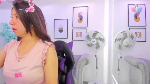 Snapshot of ema_louisx chatting on February 3, 12:36 pm Ema louisx online show from February 3, 12:36 pm