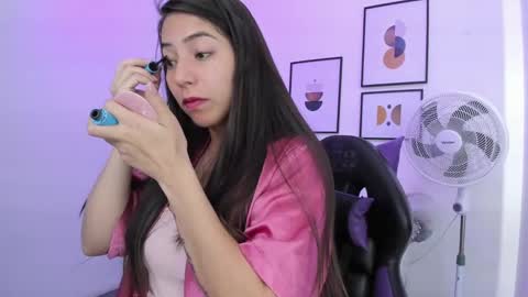 Snapshot of ema_louisx chatting on January 8, 12:47 pm Ema louisx online show from January 8, 12:47 pm