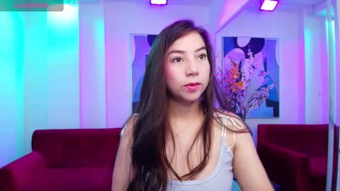 Snapshot of ema_louisx chatting on February 19, 10:23 am Ema louisx online show from February 19, 10:23 am