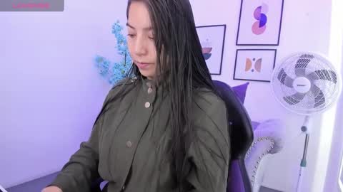Snapshot of ema_louisx chatting on January 29, 12:13 pm Ema louisx online show from January 29, 12:13 pm