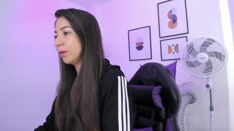 Snapshot of ema_louisx chatting on January 9, 12:30 pm Ema louisx online show from January 9, 12:30 pm