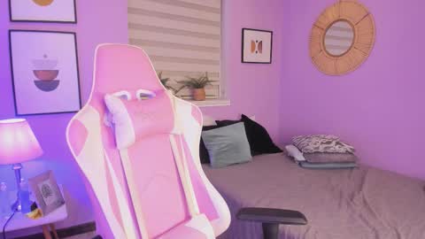 Ema online show from November 25, 10:54 pm