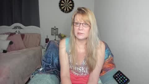 Snapshot of emberpheonixxx chatting on January 9, 3:58 am Ember Pheonixxx online show from January 9, 3:58 am