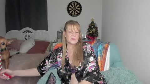 Snapshot of emberpheonixxx chatting on December 30, 4:31 am Ember Pheonixxx online show from December 30, 4:31 am