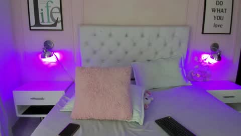 Emily  online show from December 7, 5:15 am