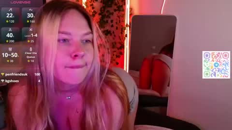 emelizz online show from August 3, 9:04 am