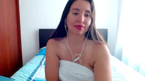 Snapshot of emely_sexx chatting on October 17, 6:55 pm emely_sexx online show from October 17, 6:55 pm