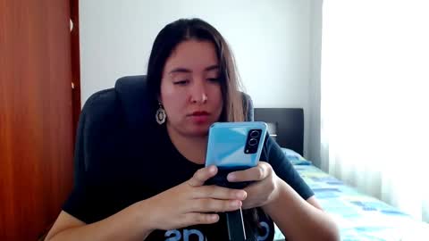 Snapshot of emely_sexx chatting on September 8, 4:50 pm emely_sexx online show from September 8, 4:50 pm