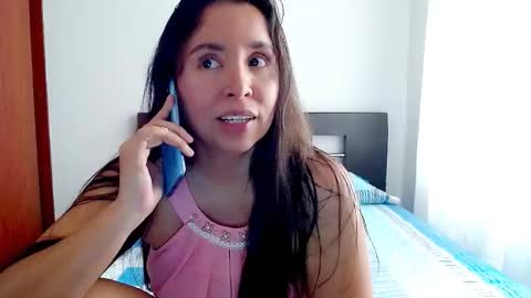 Snapshot of emely_sexx chatting on October 14, 4:31 pm emely_sexx online show from October 14, 4:31 pm