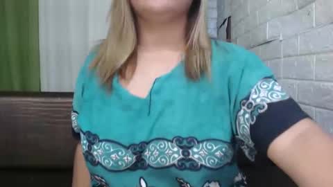Snapshot of emely_slutxxx chatting on January 14, 12:24 pm Emely online show from January 14, 12:24 pm