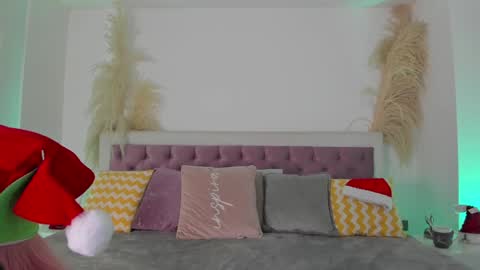 Emy online show from December 21, 8:43 pm
