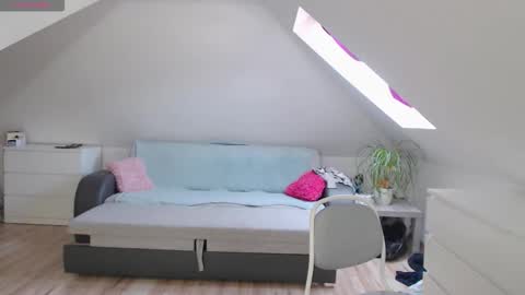 Snapshot of emerald_kittycat chatting on September 12, 9:07 am just me online show from September 12, 9:07 am