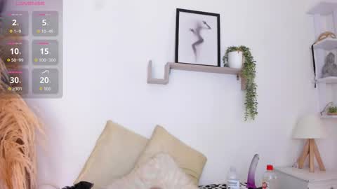 Snapshot of emi_carter chatting on October 18, 12:46 am emi_carter online show from October 18, 12:46 am