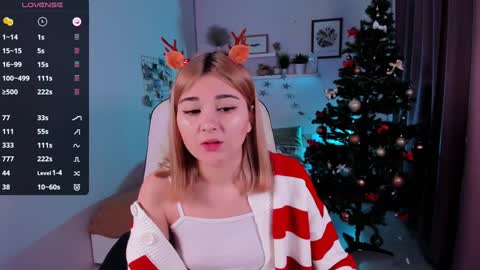 Snapshot of emi_joy chatting on January 5, 9:14 pm Emily follow me online show from January 5, 9:14 pm