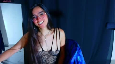 Snapshot of emi_roberts chatting on October 18, 5:54 am Emmily Roberts online show from October 18, 5:54 am