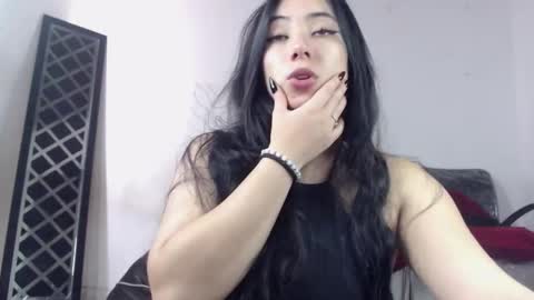 Snapshot of emiantonella_ chatting on October 13, 8:22 pm Antonella online show from October 13, 8:22 pm