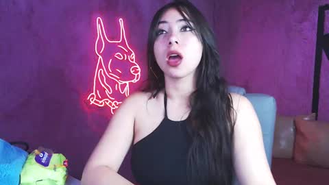 Snapshot of emiantonella_ chatting on December 16, 1:10 am Antonella online show from December 16, 1:10 am