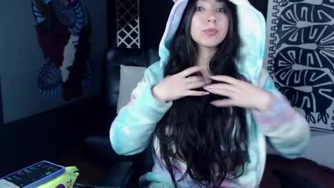 Snapshot of emiantonella_ chatting on February 21, 9:00 pm Antonella online show from February 21, 9:00 pm