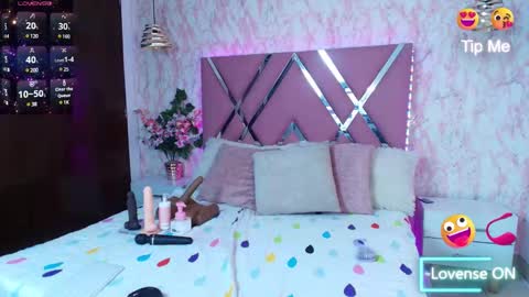 Snapshot of emiiily_brownn chatting on March 8, 7:18 pm Emily online show from March 8, 7:18 pm