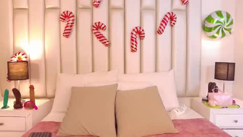 EMILY ROBERTS online show from December 17, 3:00 am