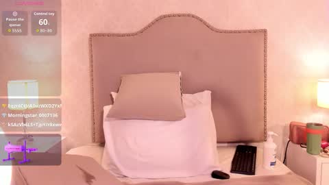 Snapshot of emiily_roberts1 chatting on October 4, 4:51 am EMILY ROBERTS online show from October 4, 4:51 am