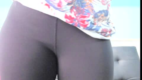 Snapshot of emiily_smile chatting on February 2, 12:02 pm Emily online show from February 2, 12:02 pm