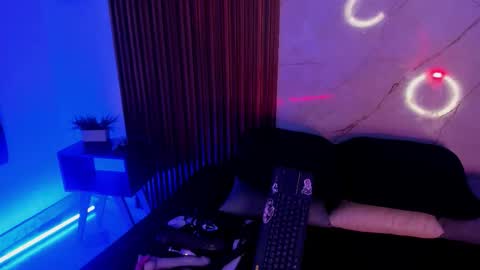   online show from November 7, 1:22 am