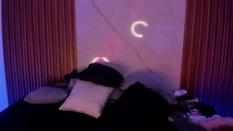   online show from December 4, 2:14 am