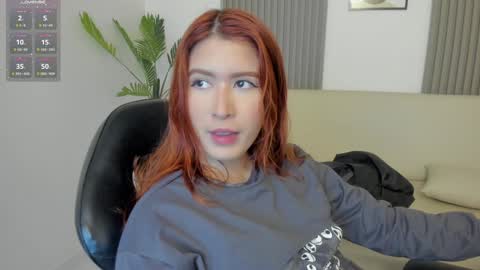 Snapshot of emiilycutex_ chatting on January 14, 12:03 pm online show from January 14, 12:03 pm
