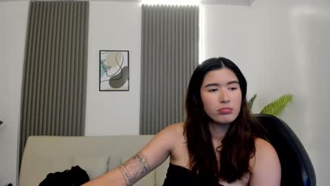 Snapshot of emiilycutex_ chatting on October 7, 12:31 pm online show from October 7, 12:31 pm