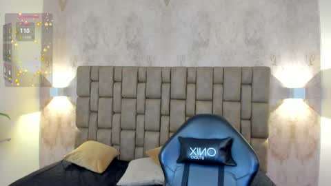 Snapshot of emiilycutex_ chatting on February 12, 12:12 pm online show from February 12, 12:12 pm