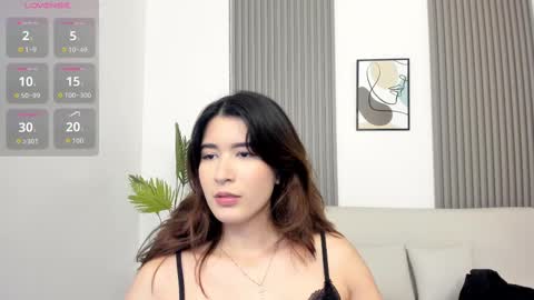 Snapshot of emiilycutex_ chatting on October 6, 12:22 pm online show from October 6, 12:22 pm
