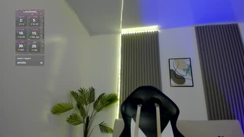 Snapshot of emiilycutex_ chatting on October 14, 12:30 pm online show from October 14, 12:30 pm