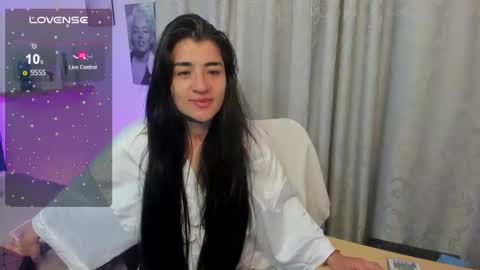 Snapshot of emilayton_ chatting on January 24, 3:43 am emilayton_ online show from January 24, 3:43 am
