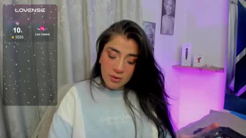 Snapshot of emilayton_ chatting on January 20, 3:48 am emilayton_ online show from January 20, 3:48 am
