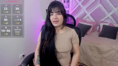 emilayton_ online show from October 21, 9:19 pm